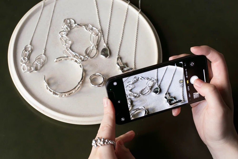 作品の魅力を伝えるスマホ撮影　『スマホでカメラ手帖』著者・misatoさんインタビュー